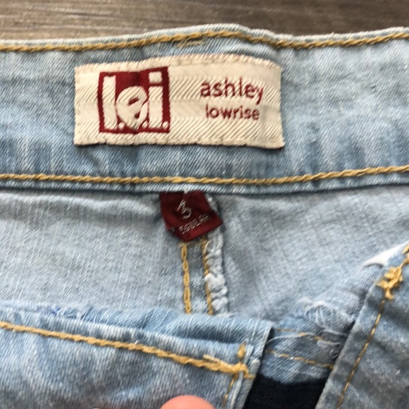 🔹3 for $8 shorts🔹Lei Americana shorts - Picture 3 of 3